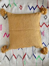 Charger l'image dans la galerie, Housse de coussin berbère ocre
