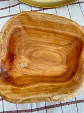 Charger l'image dans la galerie, Coupe en bois d'olivier n°3
