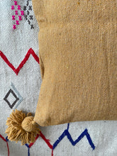 Charger l'image dans la galerie, Housse de coussin berbère ocre
