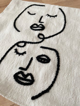 Charger l'image dans la galerie, Housse de coussin Visages
