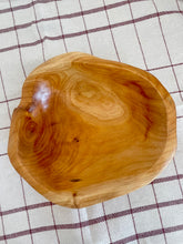 Charger l'image dans la galerie, Coupe en bois d'olivier n°1
