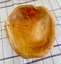 Charger l'image dans la galerie, Coupe en bois d'olivier n°1
