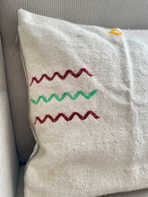 Charger l'image dans la galerie, Housse de coussin à motifs berbères
