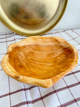 Charger l'image dans la galerie, Coupe en bois d'olivier n°2
