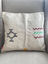 Charger l'image dans la galerie, Housse de coussin à motifs berbères
